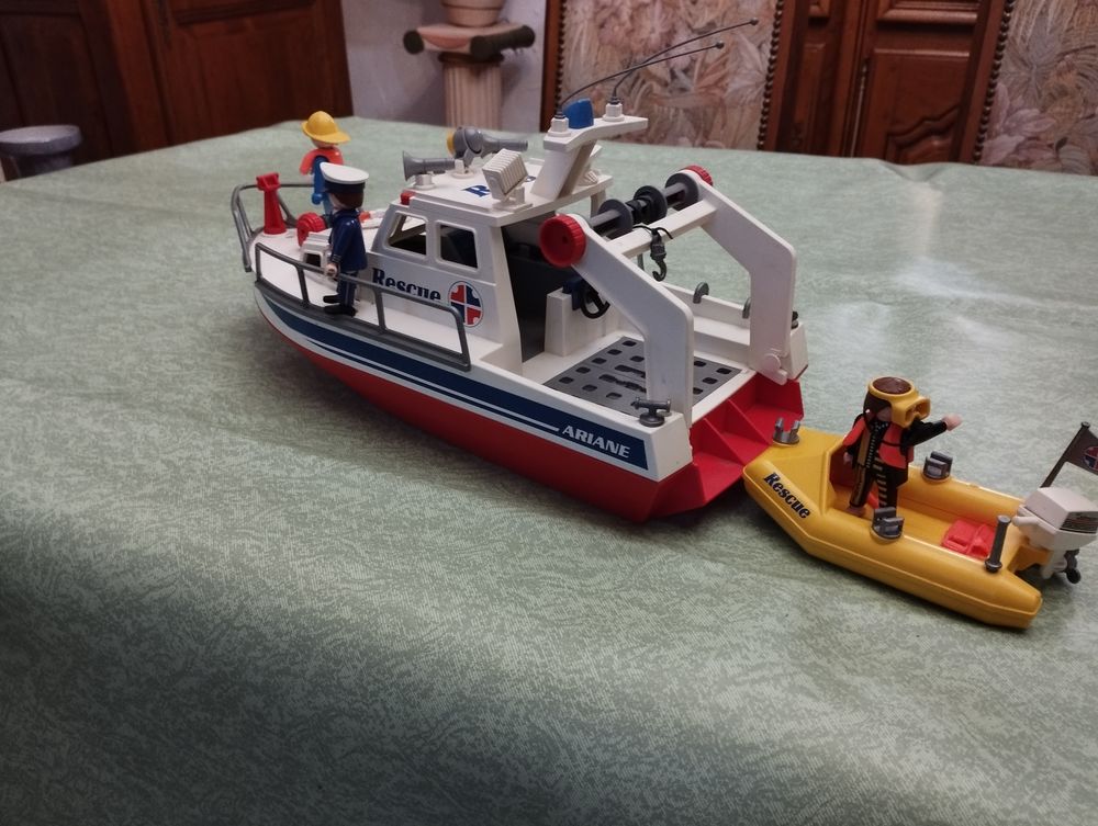 BATEAU PLAYMOBIL VINTAGE + BATEAU DE SECOURS + PERSONNAGES 35 Le Quesnoy (59)