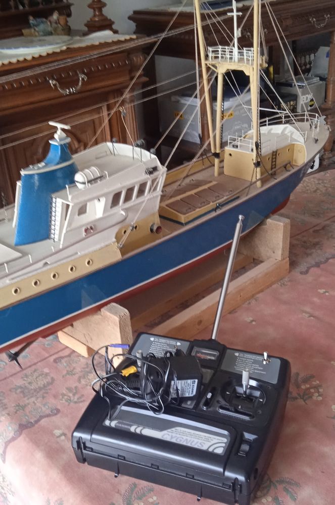 bateau radiocommand� 450 Huisseau-en-Beauce (41)