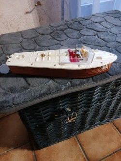 bateau vedette miniature ( 28 cm) en bois ann�e 1959 250 Sermentizon (63)