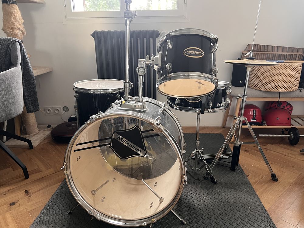 ? Batterie acoustique Millenium ? pr�te � jouer ?
50 Viroflay (78)