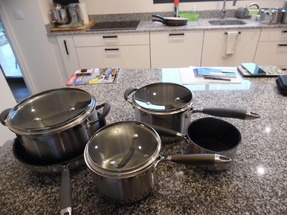 Batterie de cuisine (inox)  marqueLakeland UK 95 Bonnieux (84)