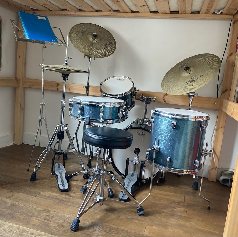 Batterie + cymbales low volume + tabouret 700 Paris 9 (75)