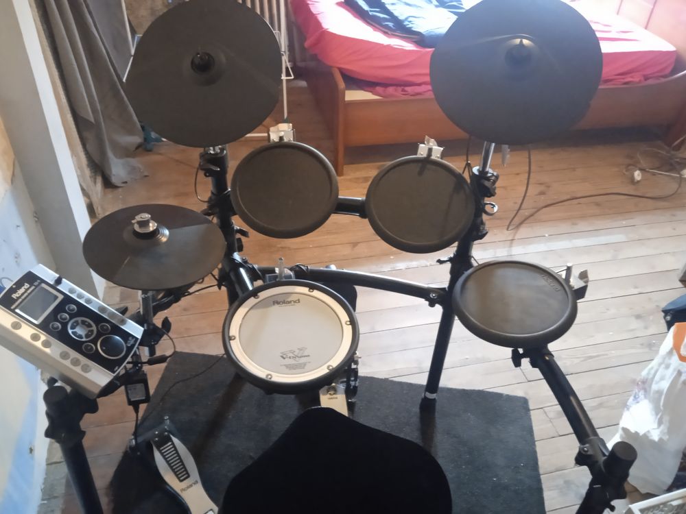 BATTERIE ELECTRIQUE AVEC PETIT MATERIEL 0 Combourg (35)