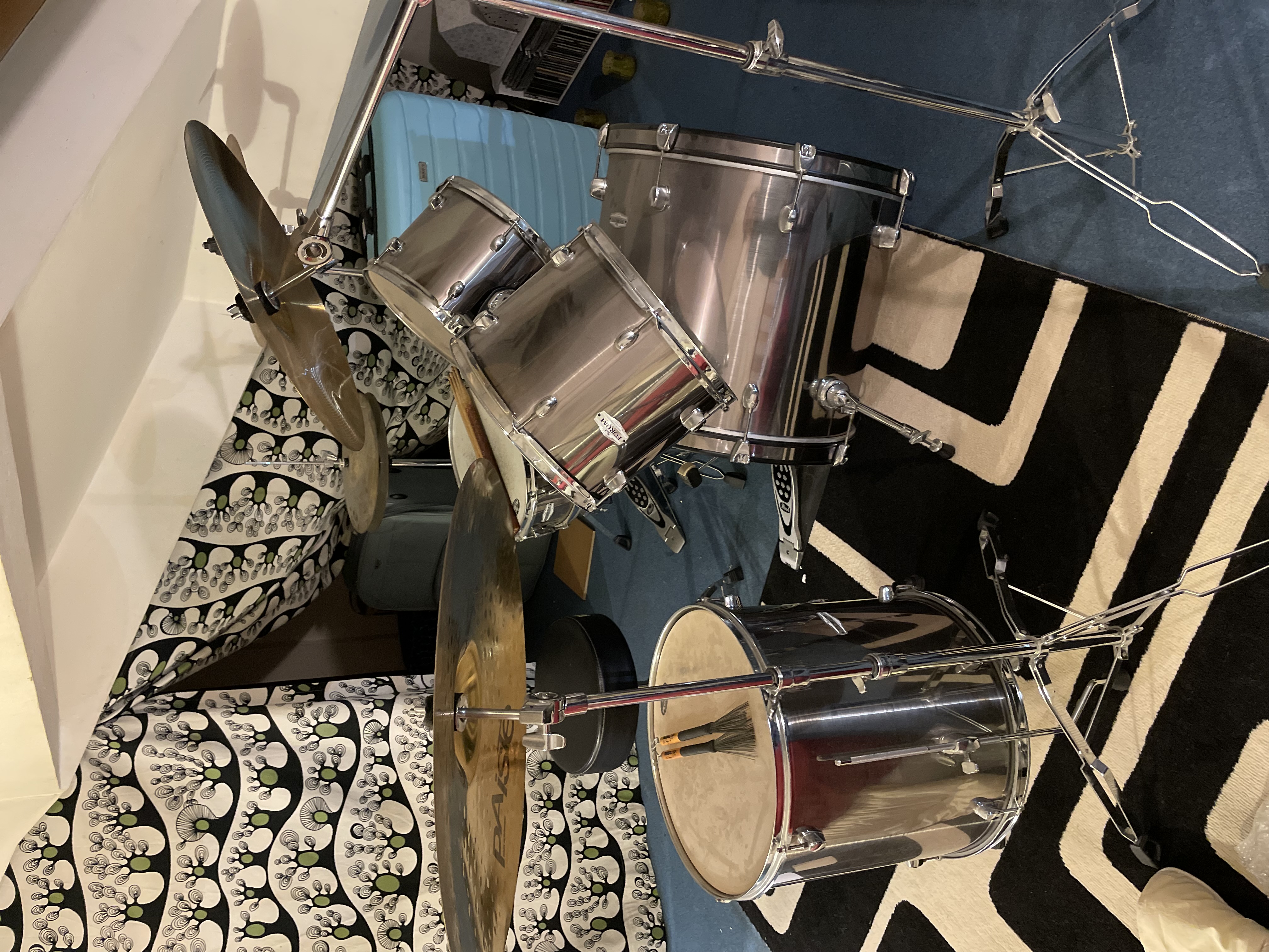 Batterie pearl chrom�e et 3 cymbales 500 Baume-les-Dames (25)