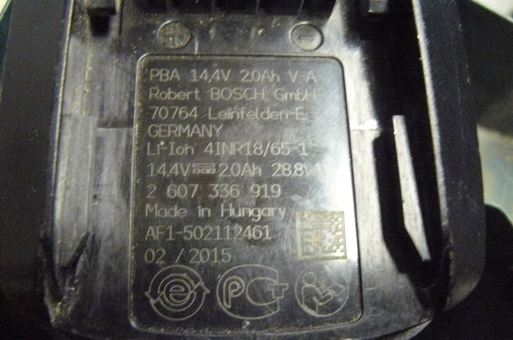 4 batteries avec chargeur et la mallette pour perceuse BOCH 60 Br�ville (16)