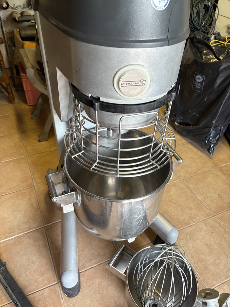 Batteur professionnel Dito Sama avec accessoires 3500 Solli�s-Pont (83)