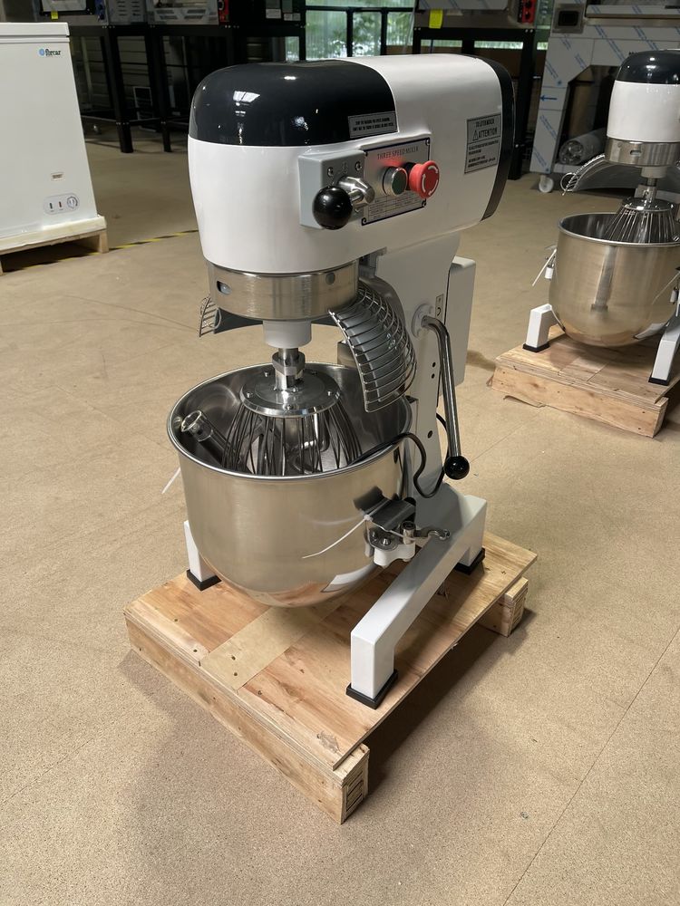 Batteurs M�langeurs plan�taires avec Accessoires ?? 950 Tremblay-en-France (93)