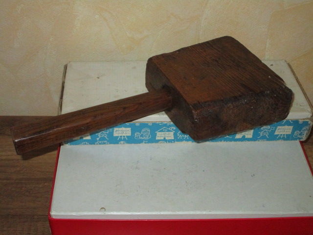  Battoir ancien � linge en bois 12 Villepinte (93)