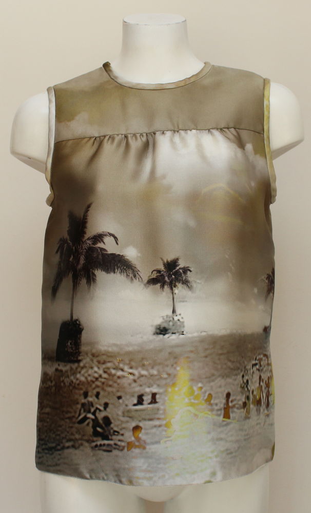 Top beach print PRADA 
T.36/38 Fr 200 Issy-les-Moulineaux (92)