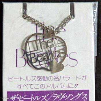 The Beatles : Necklace / Pendentif Label 1977 ?Love Songs? ( 30 Angers (49)