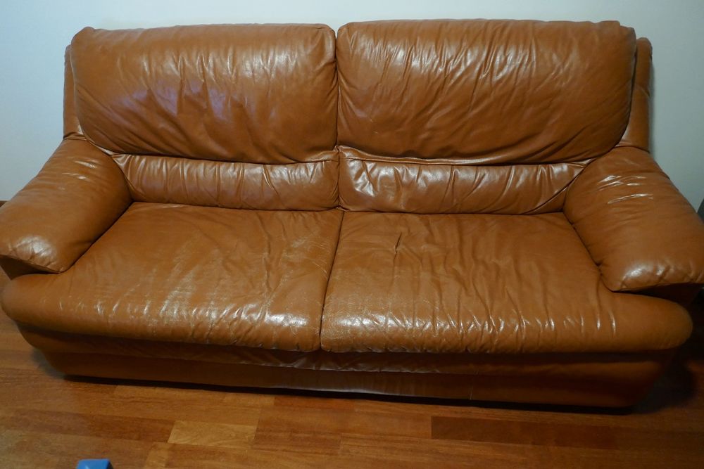 Beau canap� 3 places en cuir couleur caramel 100 Montesson (78)