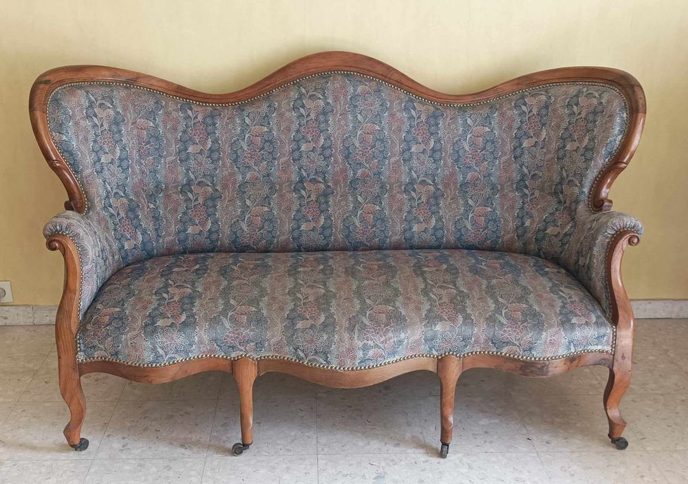 Beau canap� rustique, bois et tissu. 210 N�mes (30)