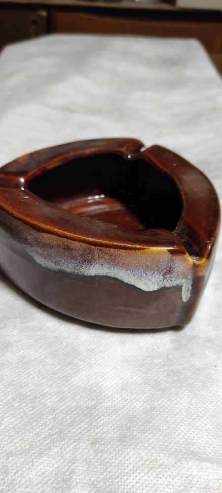 Beau cendrier triangulaire 5 Oberhergheim (68)