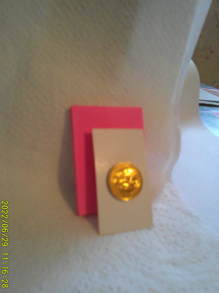 Beau  PIN'S   Dor�   de  Pierre de  COUBERTIN 15 Nontron (24)