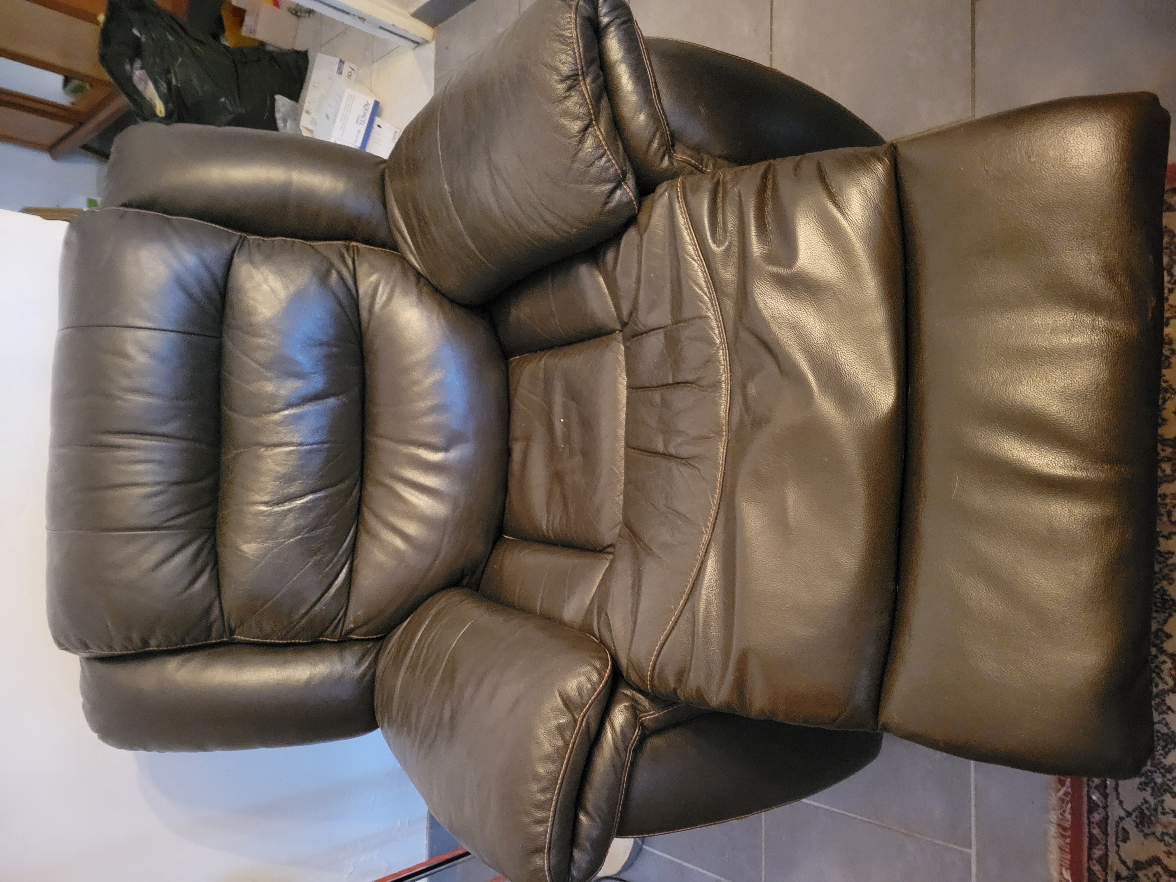 Beau fauteuil en cuir relax 90 Saint-Maximin-la-Sainte-Baume (83)