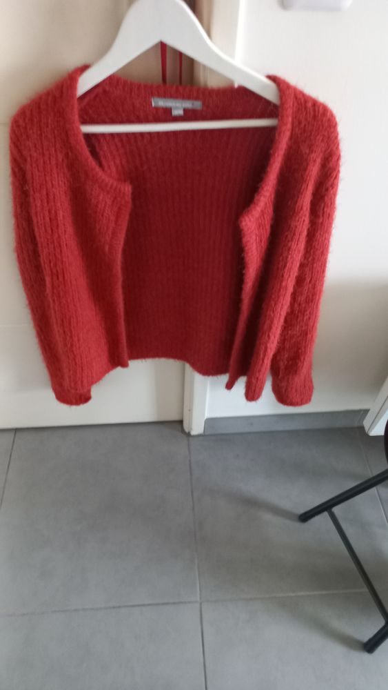 Beau gilet Orange ( taille M)
5 Marseille 12 (13)