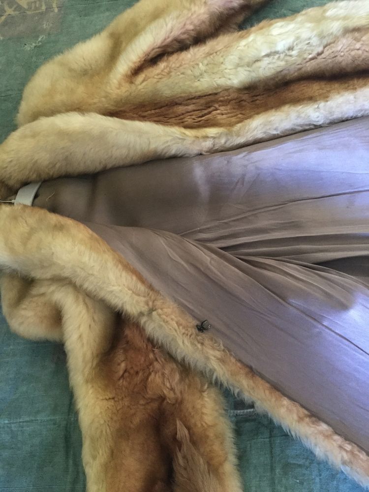 Beau manteau en agneau de toscane. 40/42 700 Bordeaux (33)