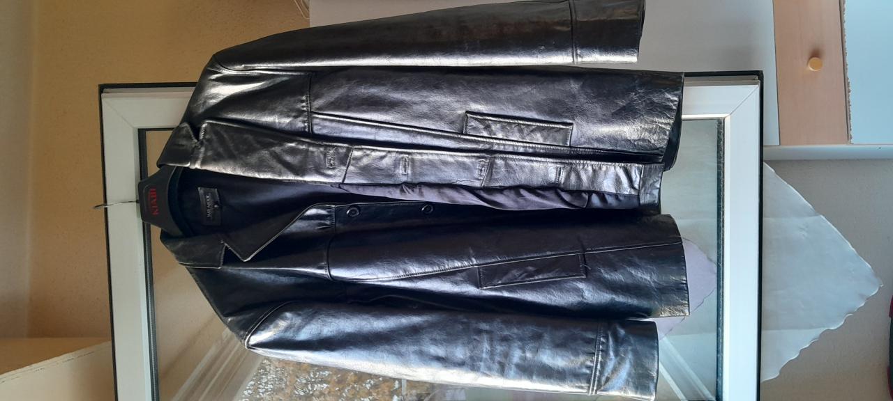 Beau manteau en cuir noir (tbe)
0 Orvault (44)