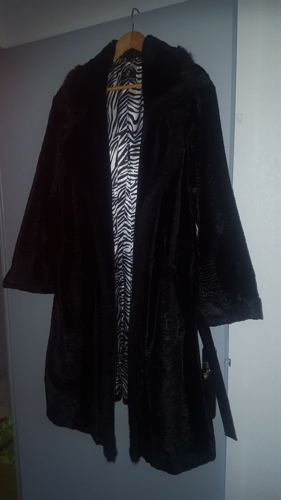 Beau manteau noir 90 Cannes La Bocca (06)