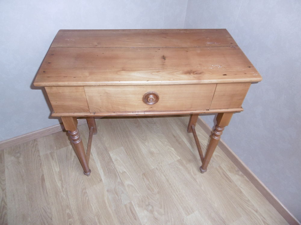 BEAU MEUBLE ANCIEN EN MERISIER AVEC TIROIR. 85 Fleury-sur-Andelle (27)