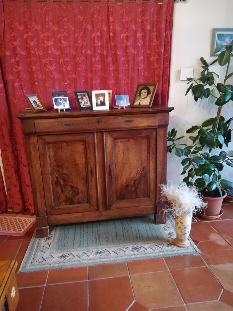 BEAU MEUBLE BAHUT APERITIF 
300 La R�ole (33)