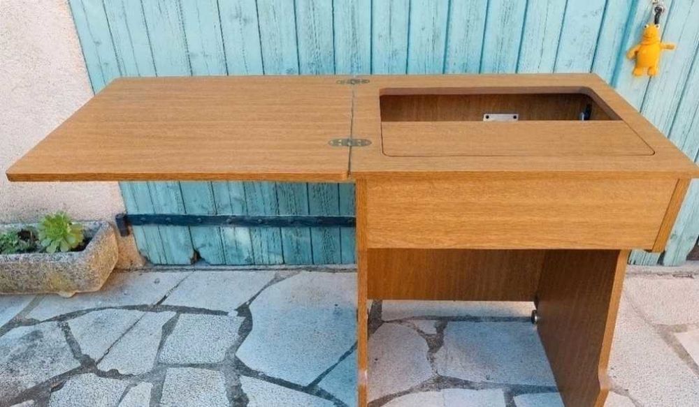 Beau meuble Singer 80's 20 Valbonne (06)