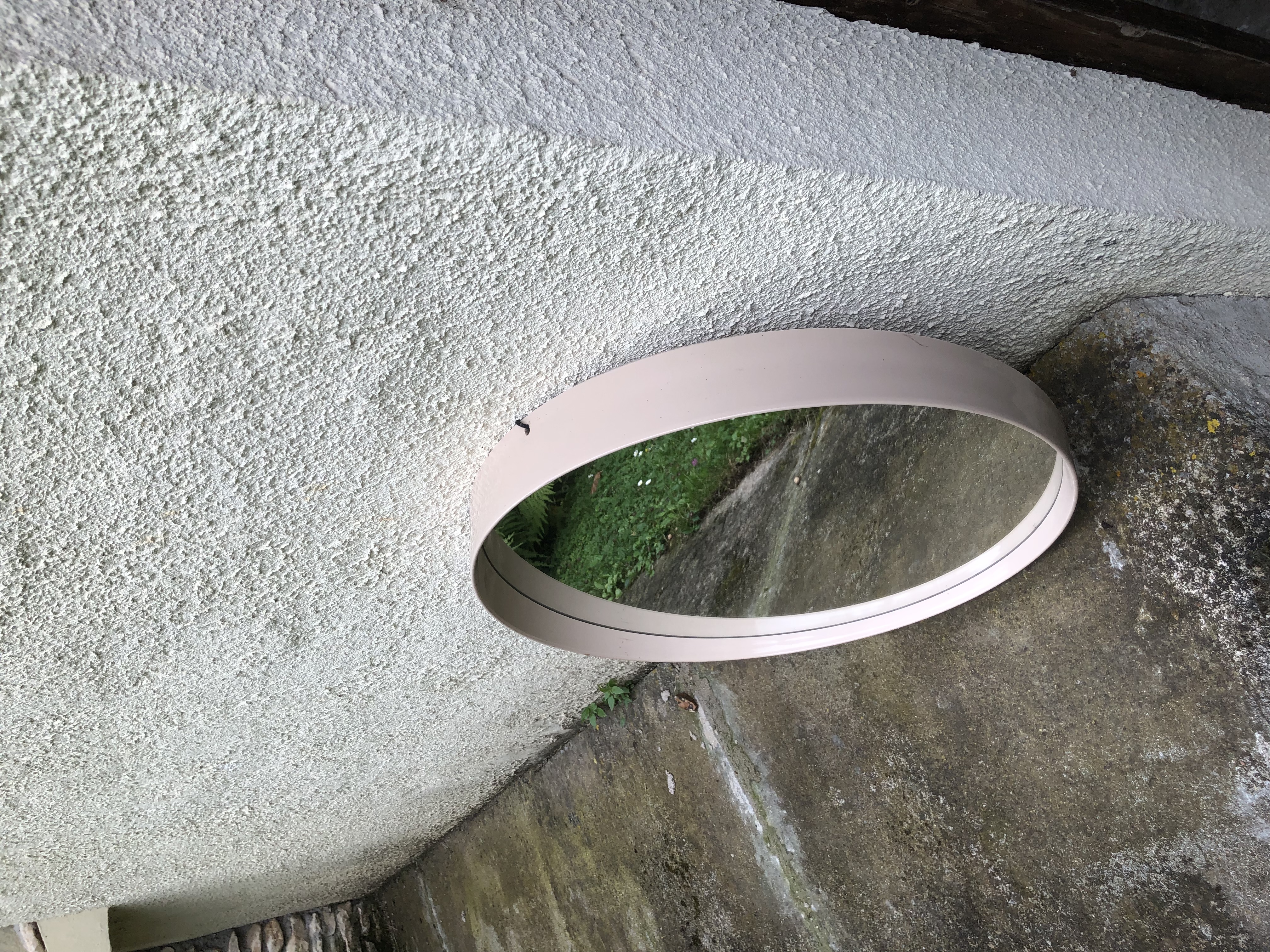 Beau miroir rond. 15 Chaumont-en-Vexin (60)