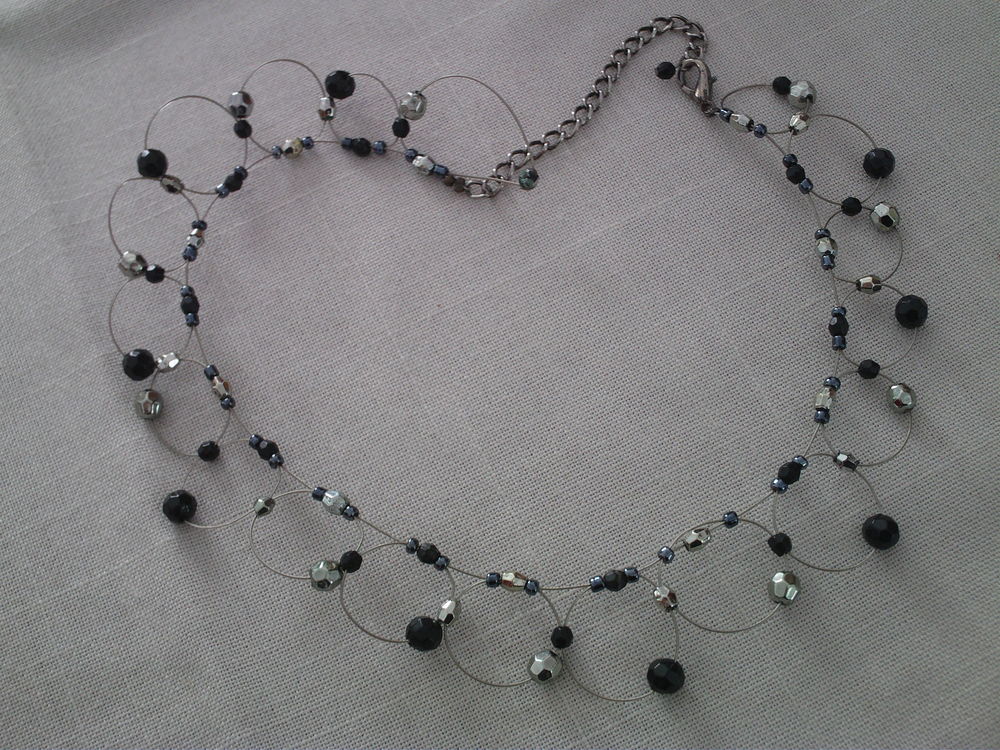 Beau ras de cou perles noires N°1101  10 Beaune (21)