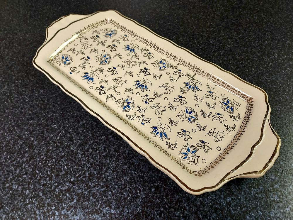 Beau plat rectangulaire fa�ence de LONGWY 25 Montigny-aux-Amognes (58)