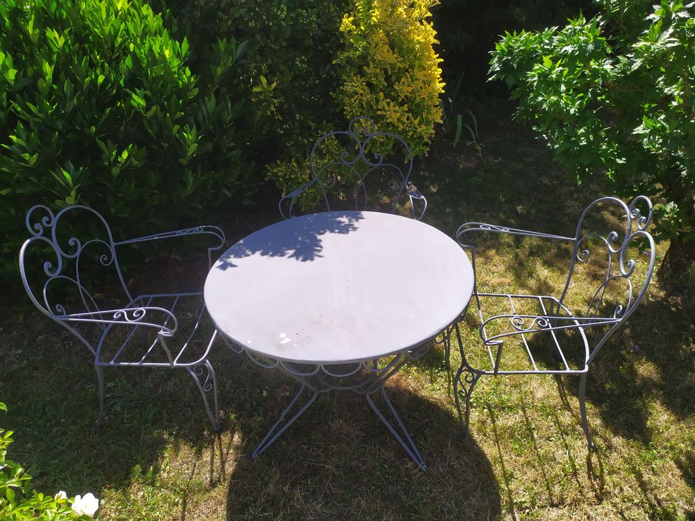 Beau salon de jardin en ferronnerie r�tro 295 P�lussin (42)