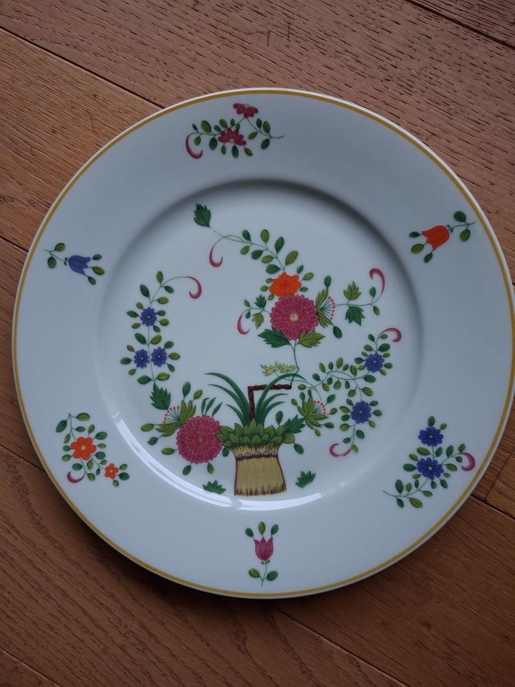 Beau service de table : assiettes et plats 150 Saint-Germain-en-Laye (78)