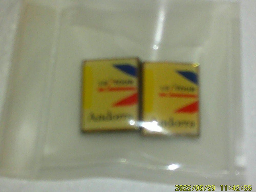 ( 2 )  beau  PIN'S  -  TOUR  ANDORRA 15 Nontron (24)