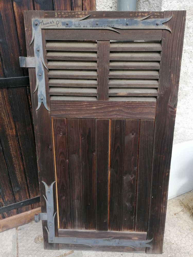 Le beau valant le laid,
Voici un beau volet 0 Miribel-les-�chelles (38)