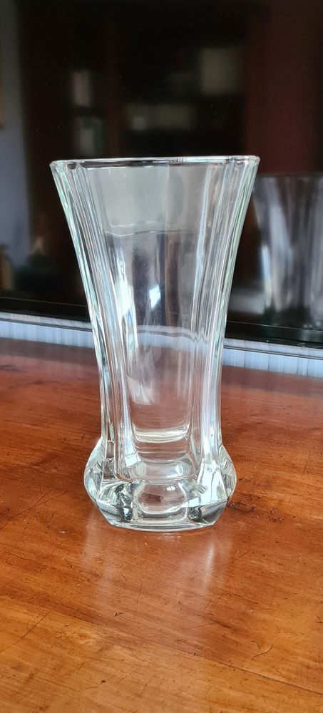 Beau vase aux lignes �pur�es 20 Taverny (95)