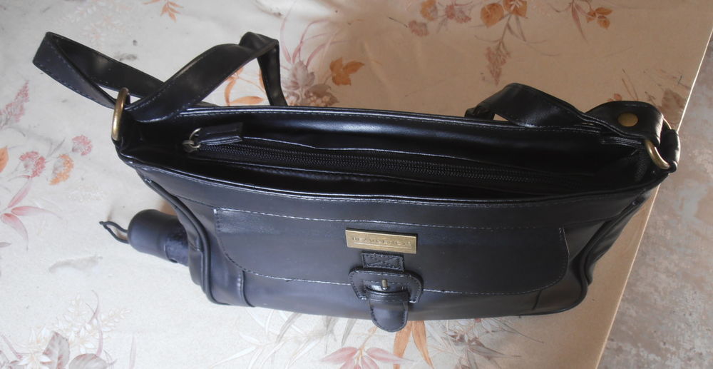 Sac Beaugency noir avec parapluie NEUF
8 Aubin (12)