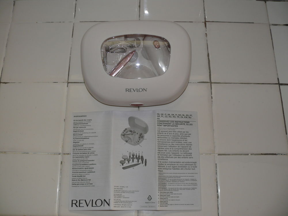 Kit beaut� des ongles  Revlon  20 Saintes (17)