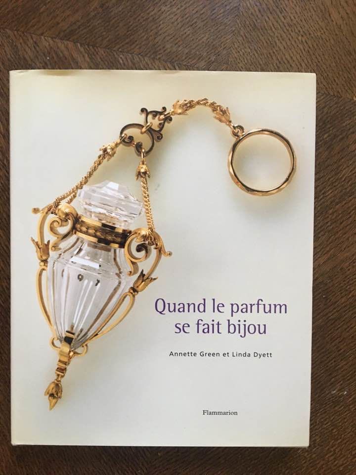 Beaux et anciens livres comme neuf sur les bijoux parfum, 25 Nice (06)