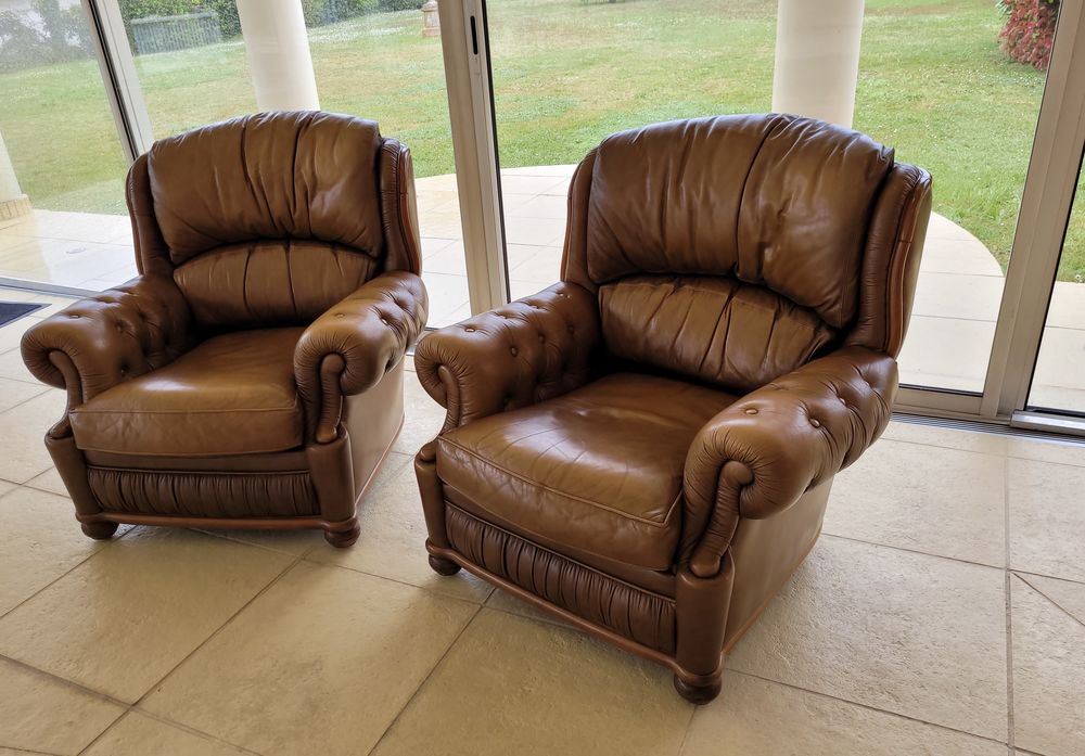 2 beaux fauteuils cuir type Chesterfield. 350 Eysines (33)