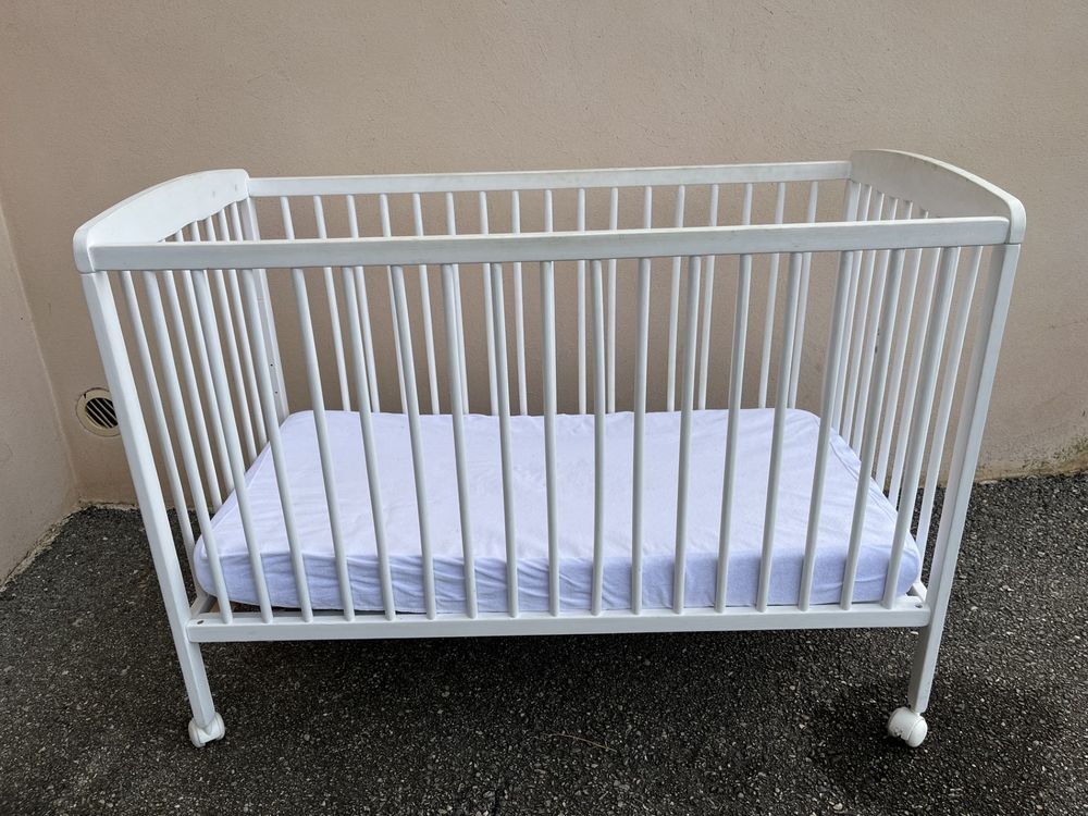 lit b�b� avec matelas et prot�ge matelas 60 x 120 0 Larnage (26)