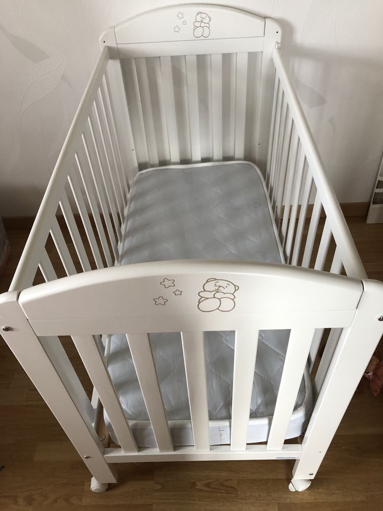 Lit b�b� avec matelas 60*120 170 Montceau-les-Mines (71)