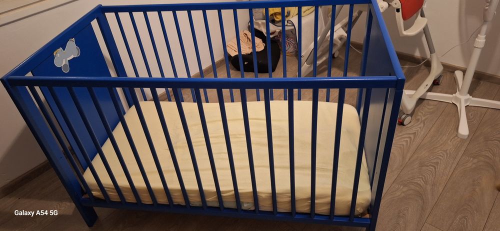 Lit b�b� avec matelas 30 Callian (83)