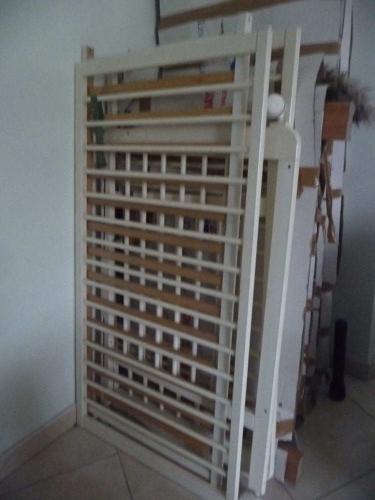 Lit b�b� � barreaux 20 Astis (64)