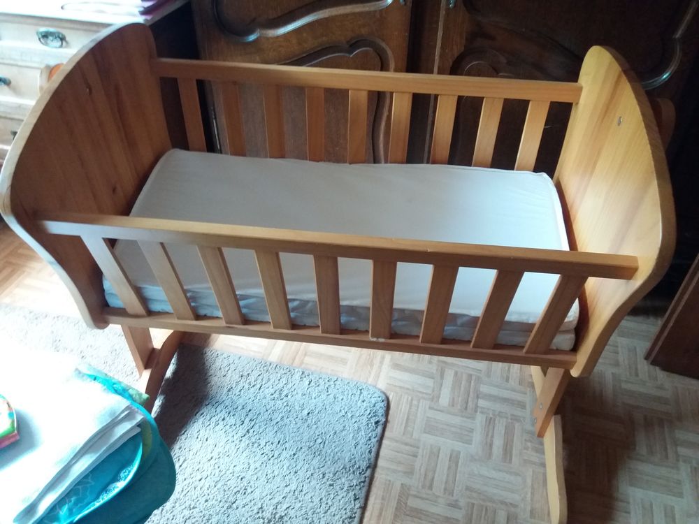 lit  b�b� � bascule 0.58 x 0.95 avec  matelas  drap et al�ze 50 Mertzwiller (67)