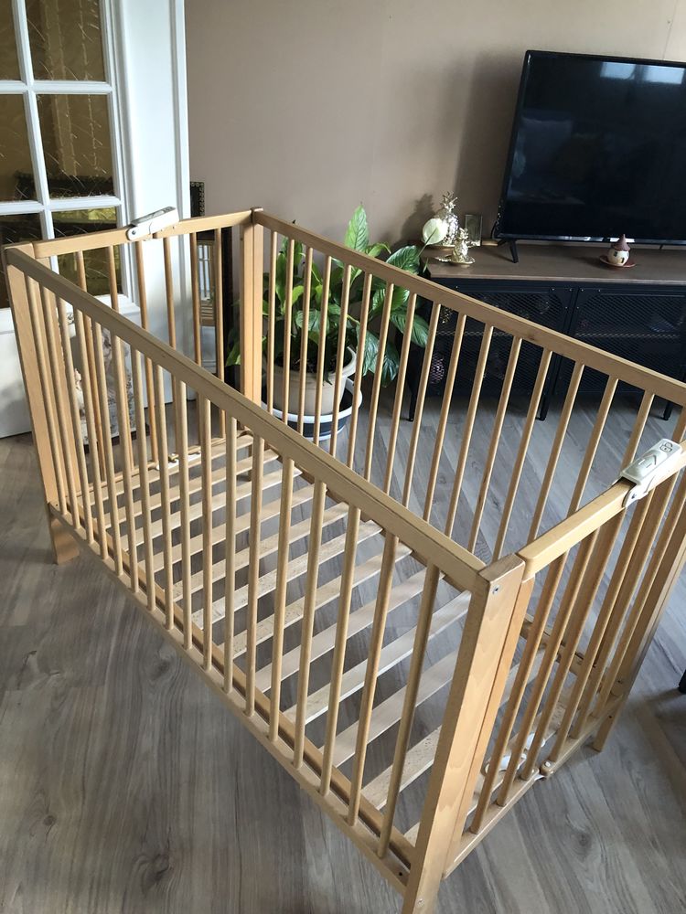 Lit b�b� bois pliable 80 Sathonay-Camp (69)