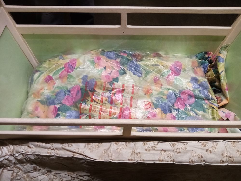 lit b�b� bois robuste + couette 37 Belfort (90)