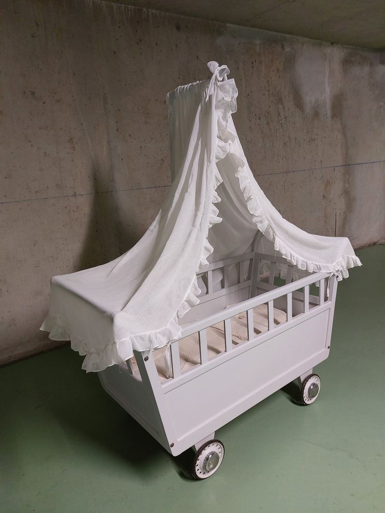 Lit b�b� en bois � roulettes vintage ann�es 1950 130 Nogent-sur-Marne (94)