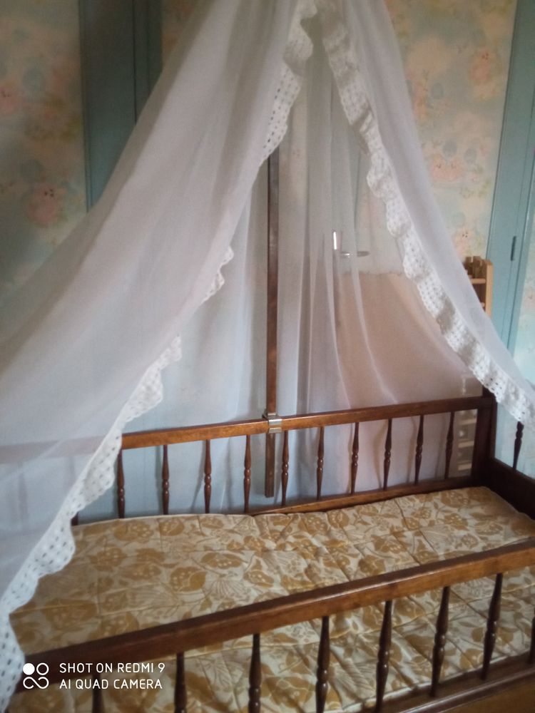 Lit b�b� en bois 50 Bourseville (80)