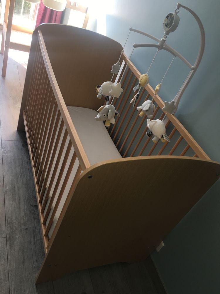 Lit b�b� en bois 130 Reims (51)