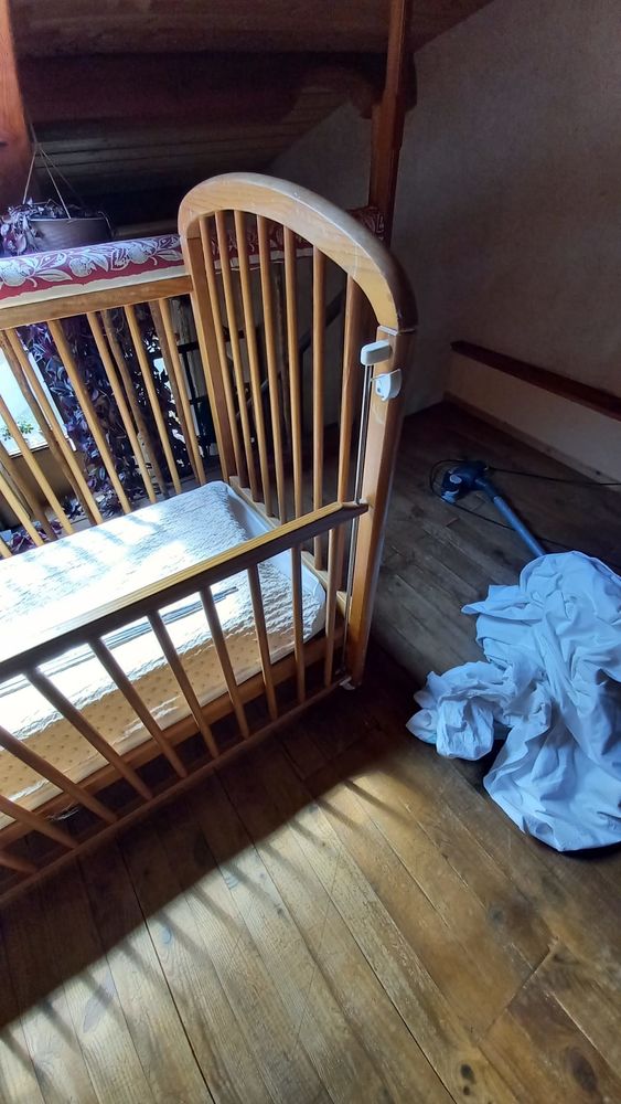 lit b�b� en bois 0 Montclus (05)