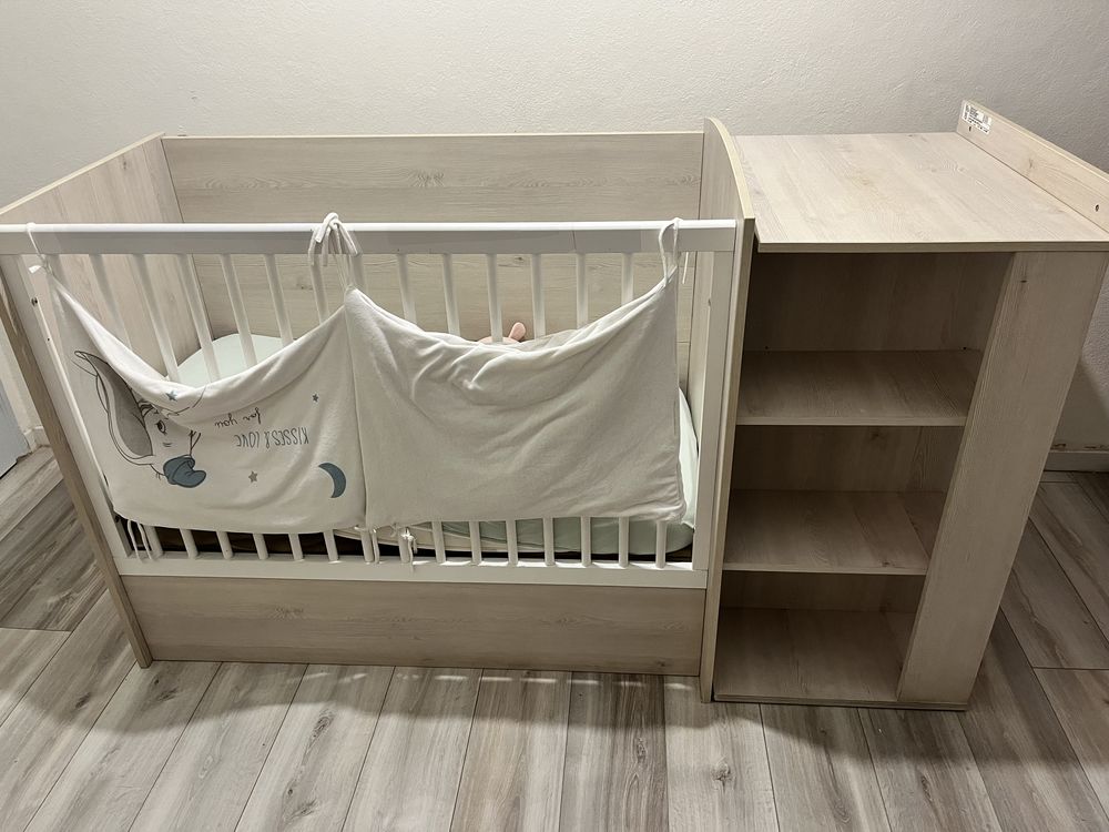 Lit b�b� combin� avec table � langer et rangement. 100 Sainte-Marie (97)